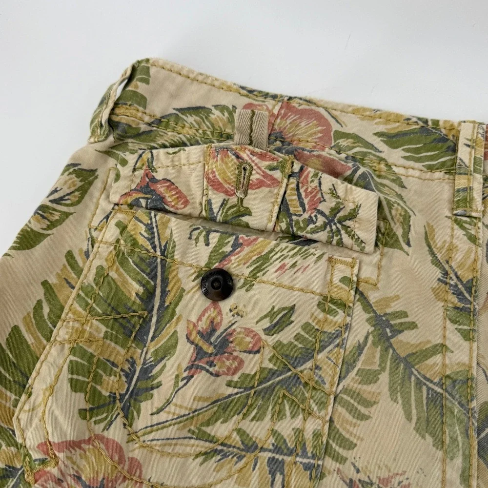 True Religion Hawaiian Tropical Thick Utility Cargo Shorts Tan Men 38 Pockets